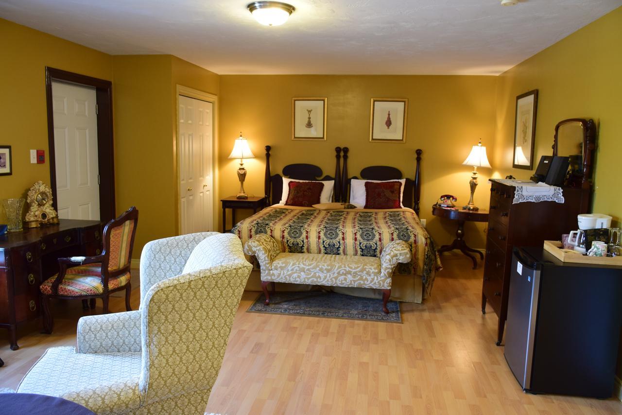 Auberge Wild Rose Inn Moncton Exterior photo