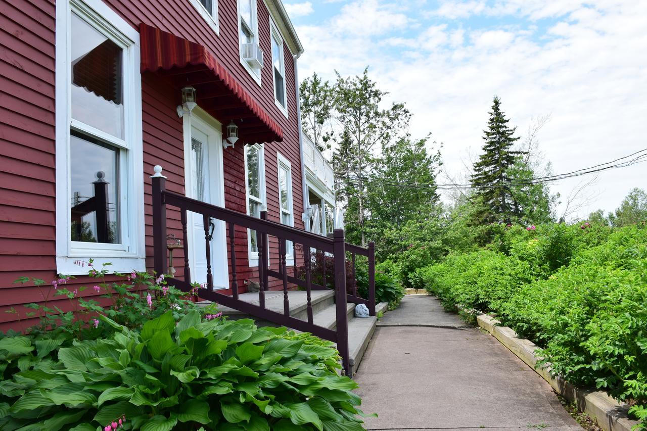 Auberge Wild Rose Inn Moncton Exterior photo